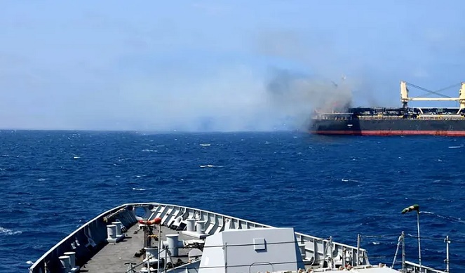 بلاغ عن انفجار قرب سفينة تجارية قبالة عدن