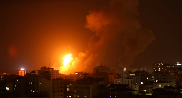 طائرات الاحتلال الاسرائيلي تقصف غزة 