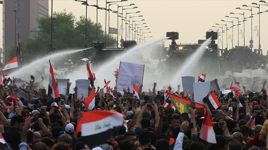 إصابة 7 محتجين في مصادمات مع الشرطة بوسط بغداد