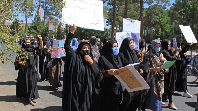 أول تظاهرة نسائية بحكم طالبان