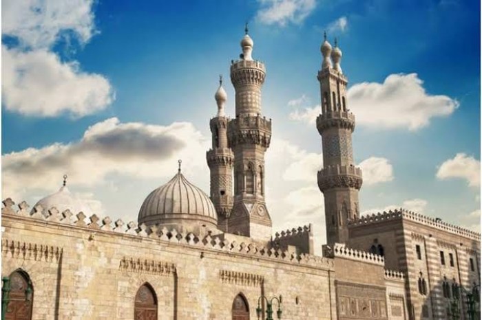 مصر توقف صلاة الجمعة والجماعة في المساجد