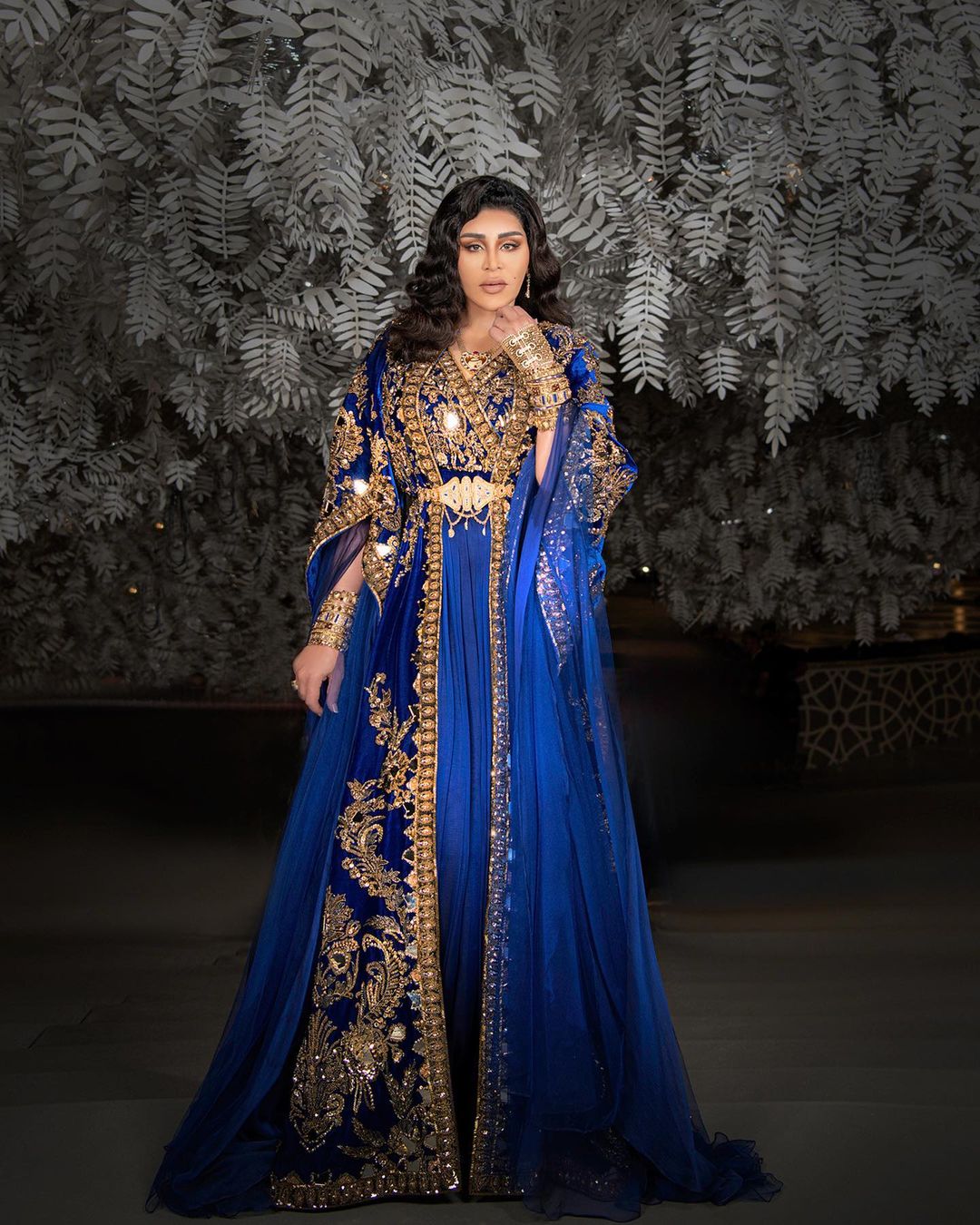"مرصع بالمرايات وخيوط الذهب" أحلام تكشف تفاصيل ثوبها الأزرق في افتتاح إكسبو