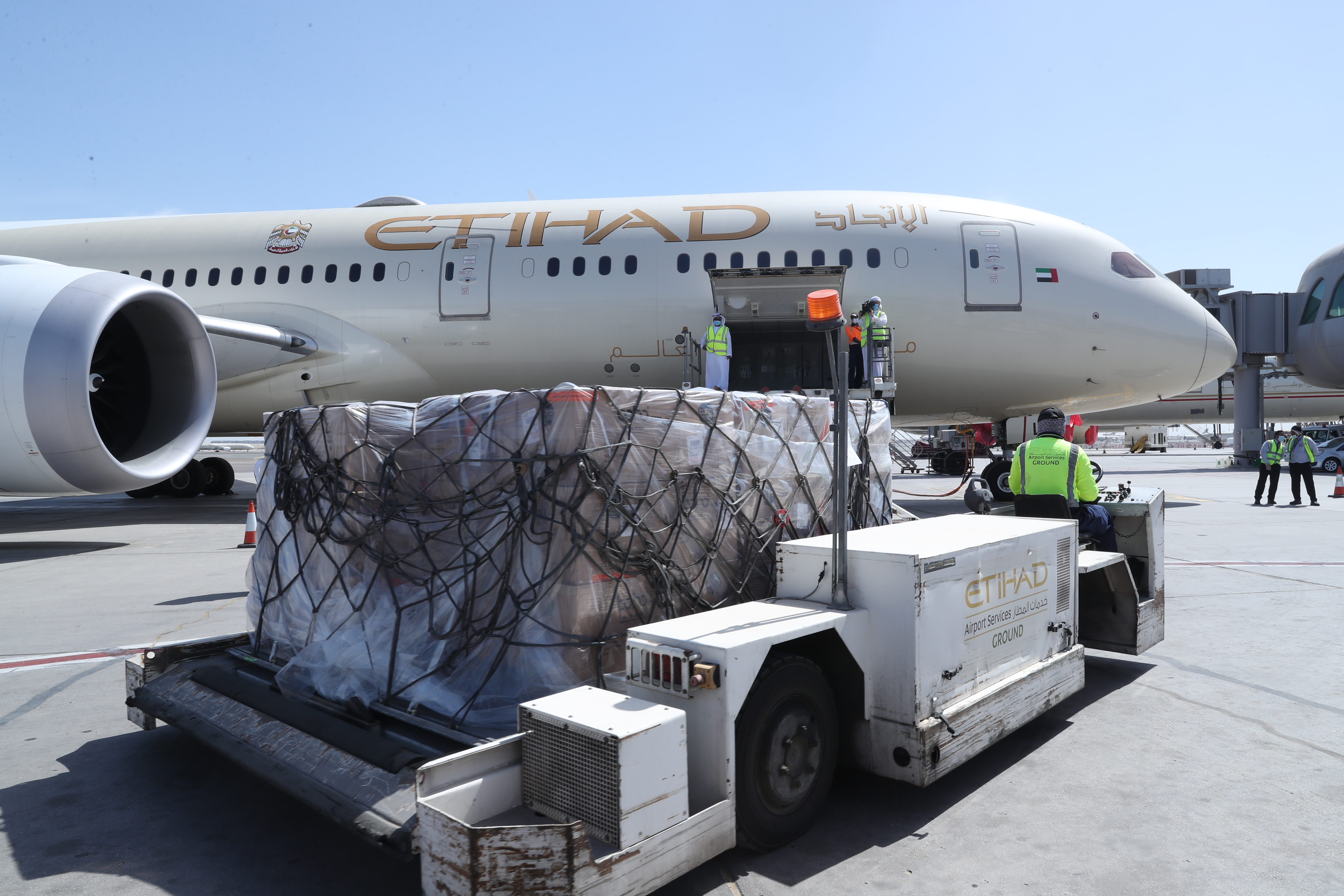 الإمارات ترسل طائرة مساعدات إلى كازاخستان لدعمها في مواجهة فيروس كورونا المستجد