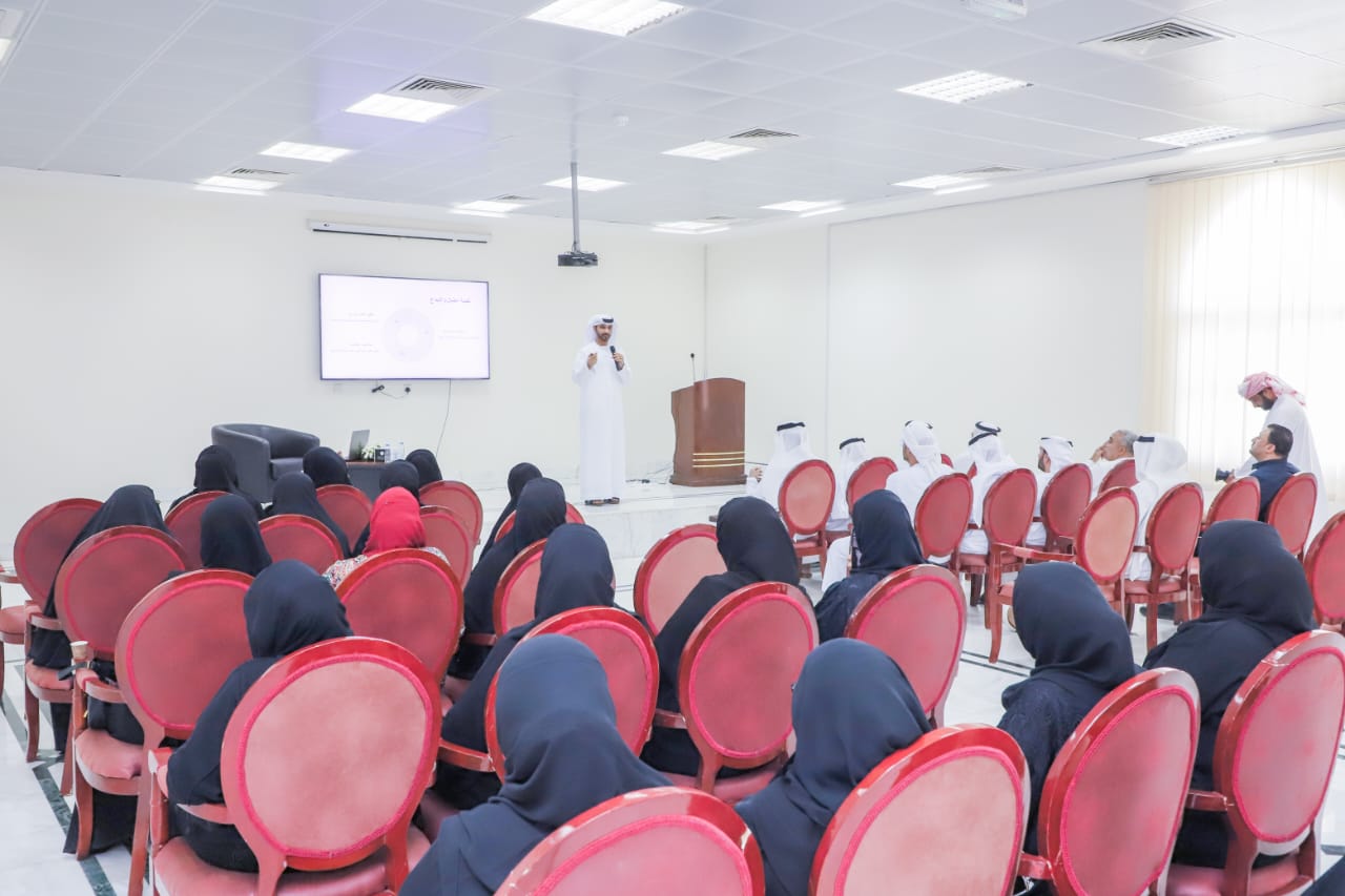 مجلس أولياء أمور الطلبة والطالبات بالمنطقة الوسطى ينظم محاضرة تربوية في استراتيجيات القراءة
