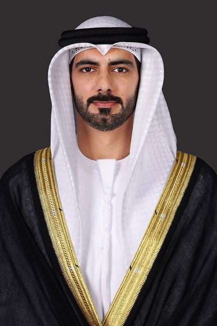 وزير الثقافة: المرأة الإماراتية نموذج يحتذى في جميع القطاعات