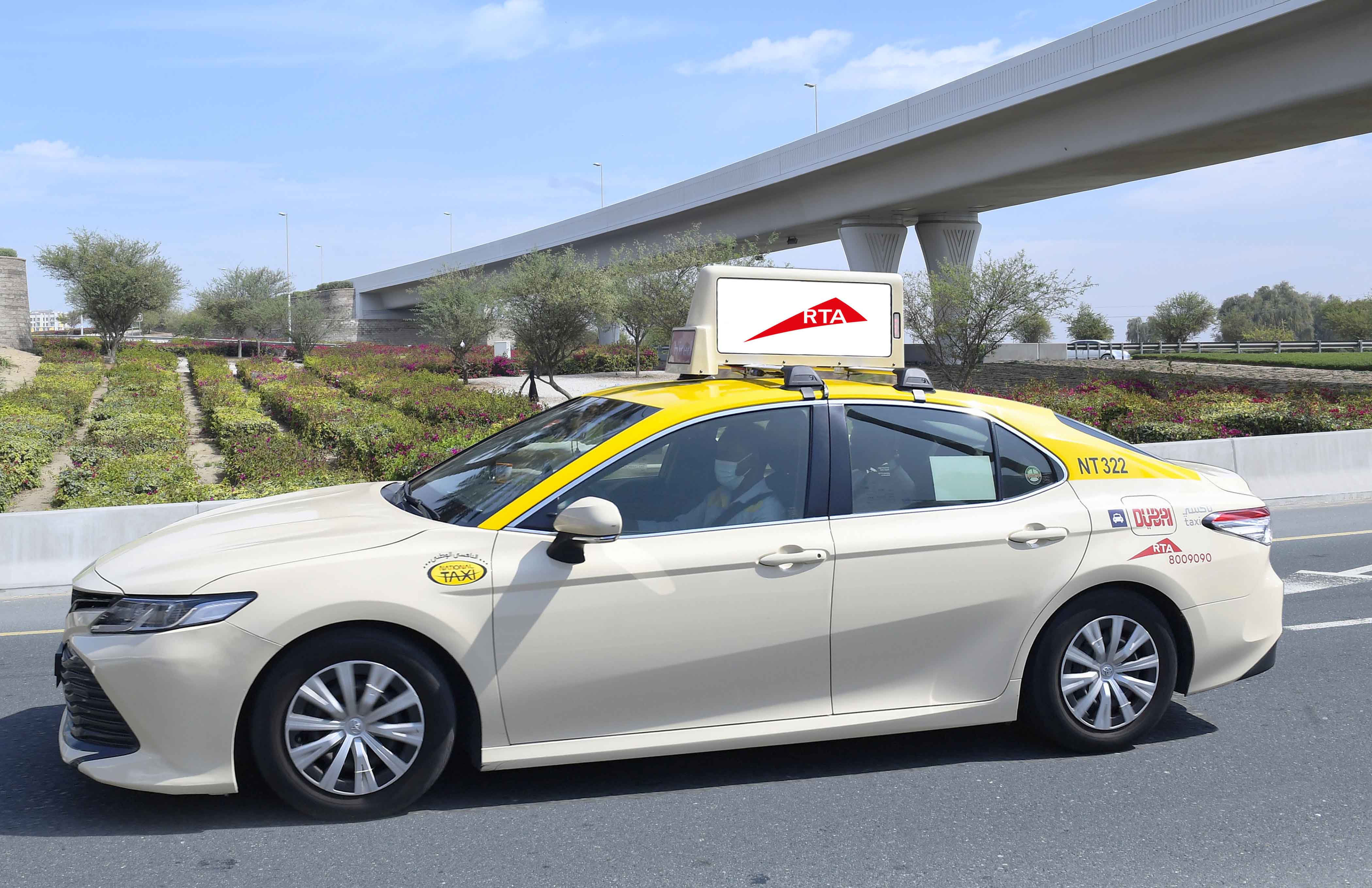 "طرق دبي" تطلق مشروع اللوحات الإعلانية الذكية على مركبات الأجرة