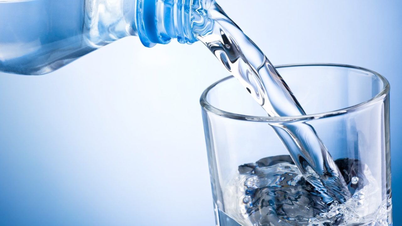 ماذا يفعل شرب الماء على معدة فارغة في جسمك؟