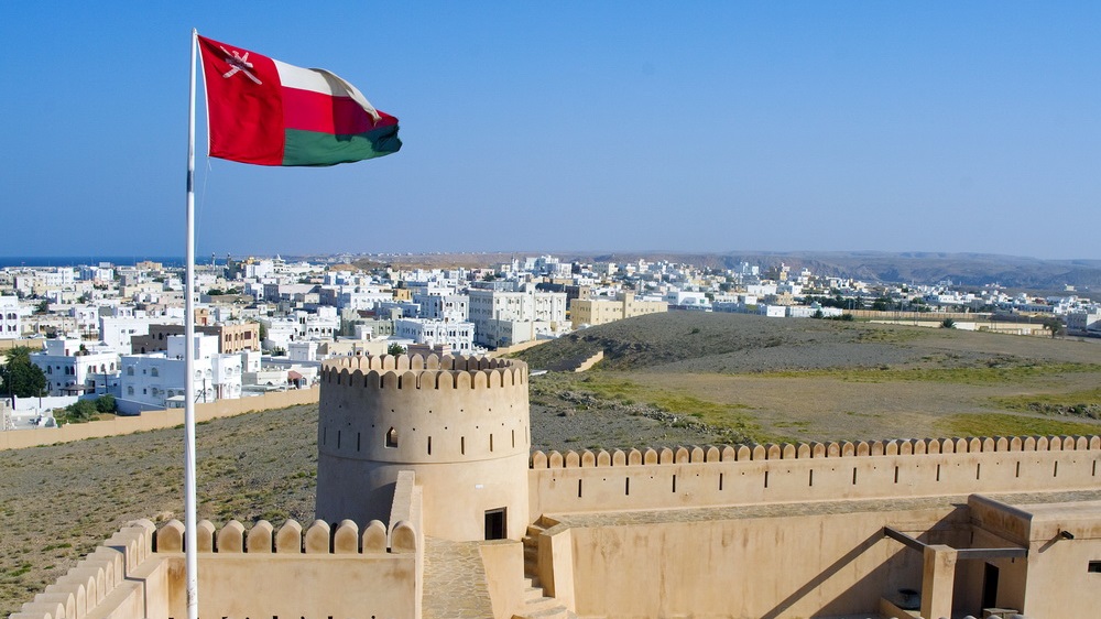 سلطنة عمان توقف التأشيرات السياحية لجميع الدول