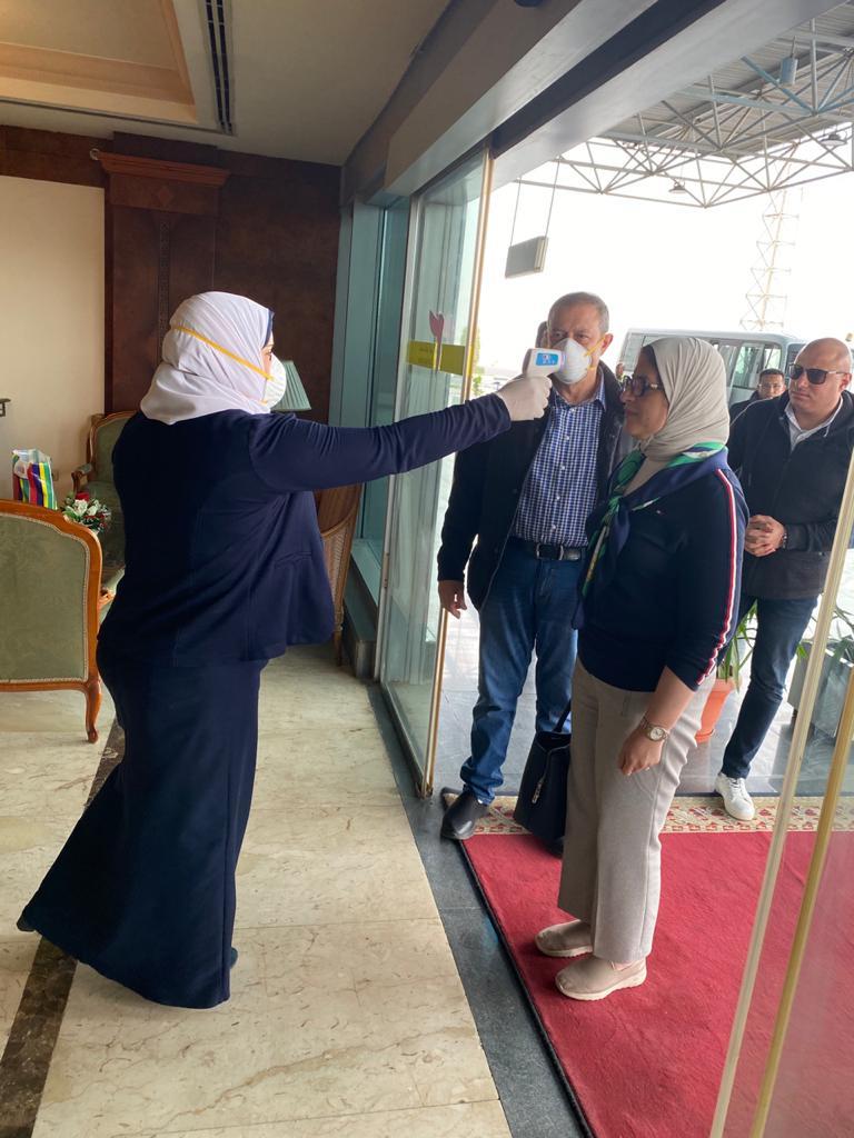 وزيرة الصحة المصرية تعود من الصين وتنتظر نتائج فحص كورونا