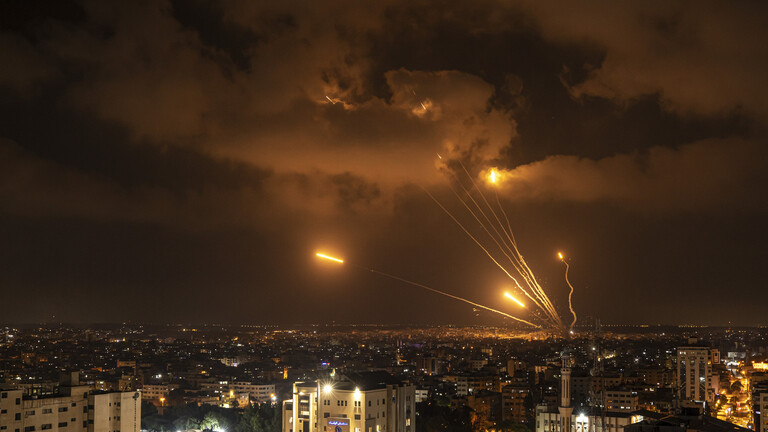 الجيش الإسرائيلي يواصل غاراته على غزة و يعتقل عناصر من 