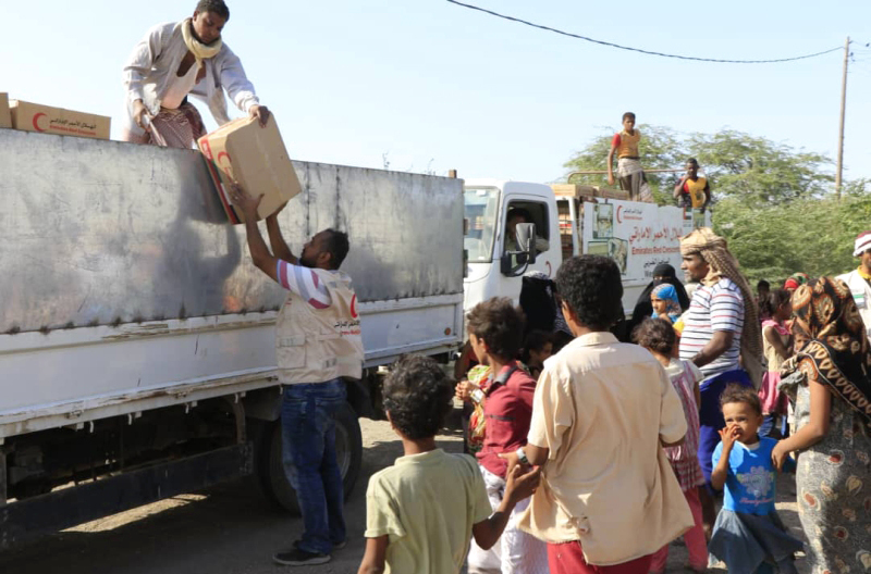 الإمارات تسير قافلة غذائية لذوي الدخل المحدود بمحافظة شبوة اليمنية