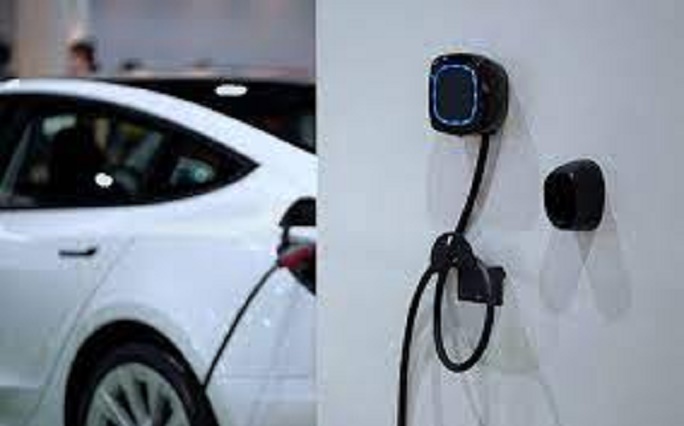 "أدنوك" تُطلق مشروعا لإعادة استخدام البطاريات المستعملة للسيارات الكهربائية