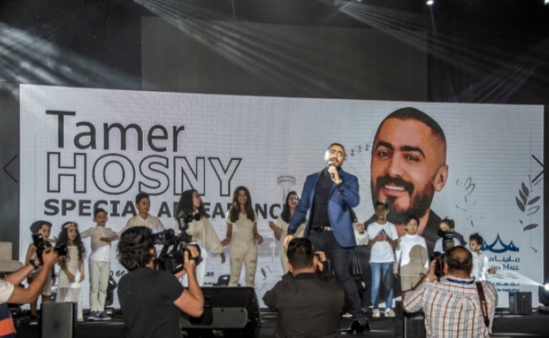 تامر حسني يمتع جمهوره في مارينا مول أبوظبي