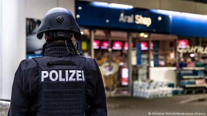 ألماني يقتل عامل محطة وقود بسبب خلاف على لبس الكمامة