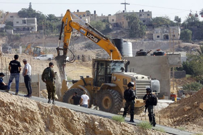 قوات الاحتلال الإسرائيلي تنفّذ أعمال هدم وتجريف بالضفة الغربية