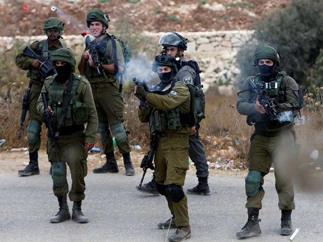 إصابة عدد من الفلسطينيين خلال مواجهات مع قوات الاحتلال في الخليل