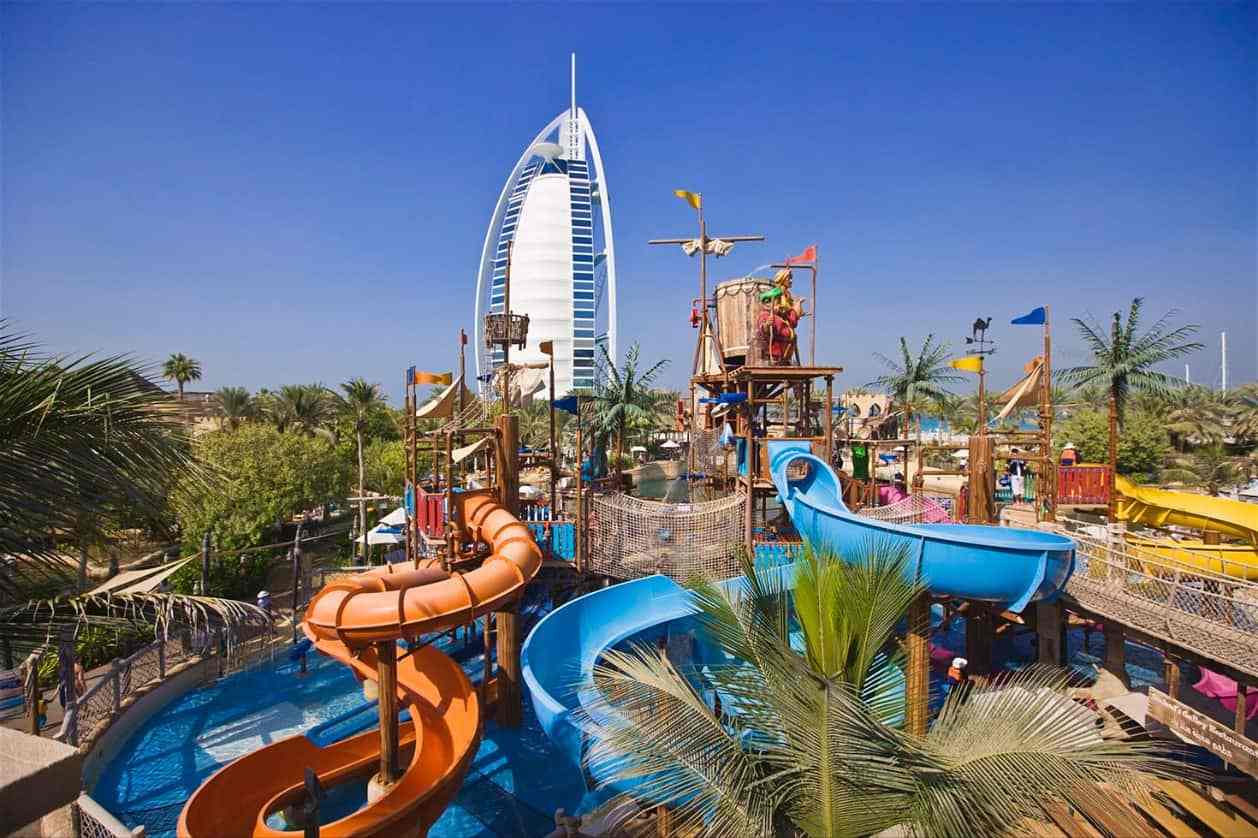 دبي تسمح بإعادة افتتاح الحدائق المائية