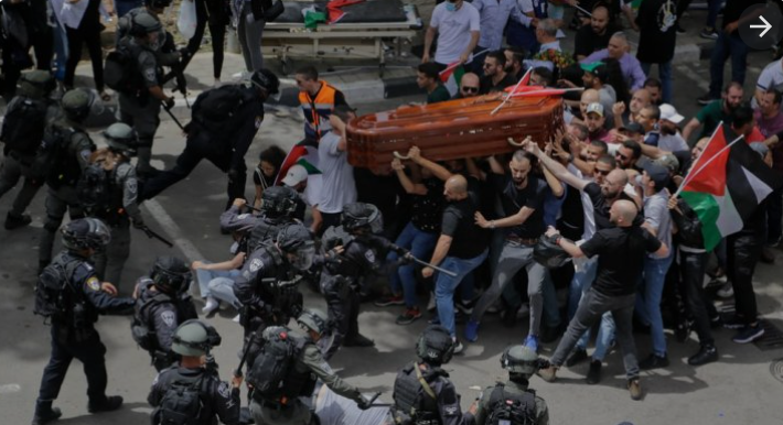 أساقفة الأراضي المقدسة ينددون بعنف الشرطة الإسرائيلية في جنازة أبوعاقلة