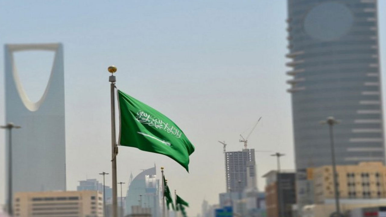 السعودية ترفع الحظر وتعلن عودة جميع الأنشطة الاقتصادية والتجارية