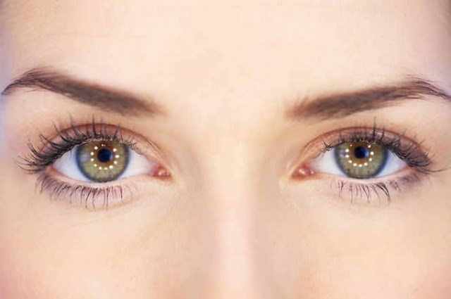 علامات تظهر في العين تدل على حالات صحية خطيرة