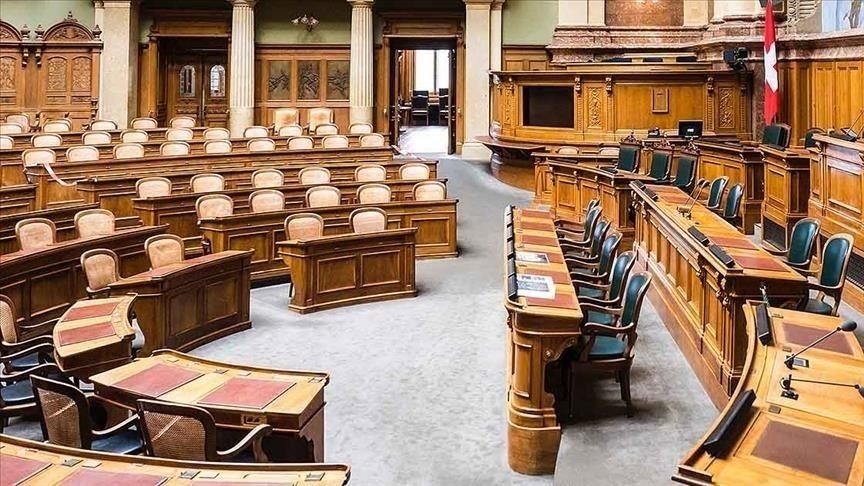 البرلمان السويسري يُقر حظر النقاب ويٌغرم المخالفين 1100 دولار