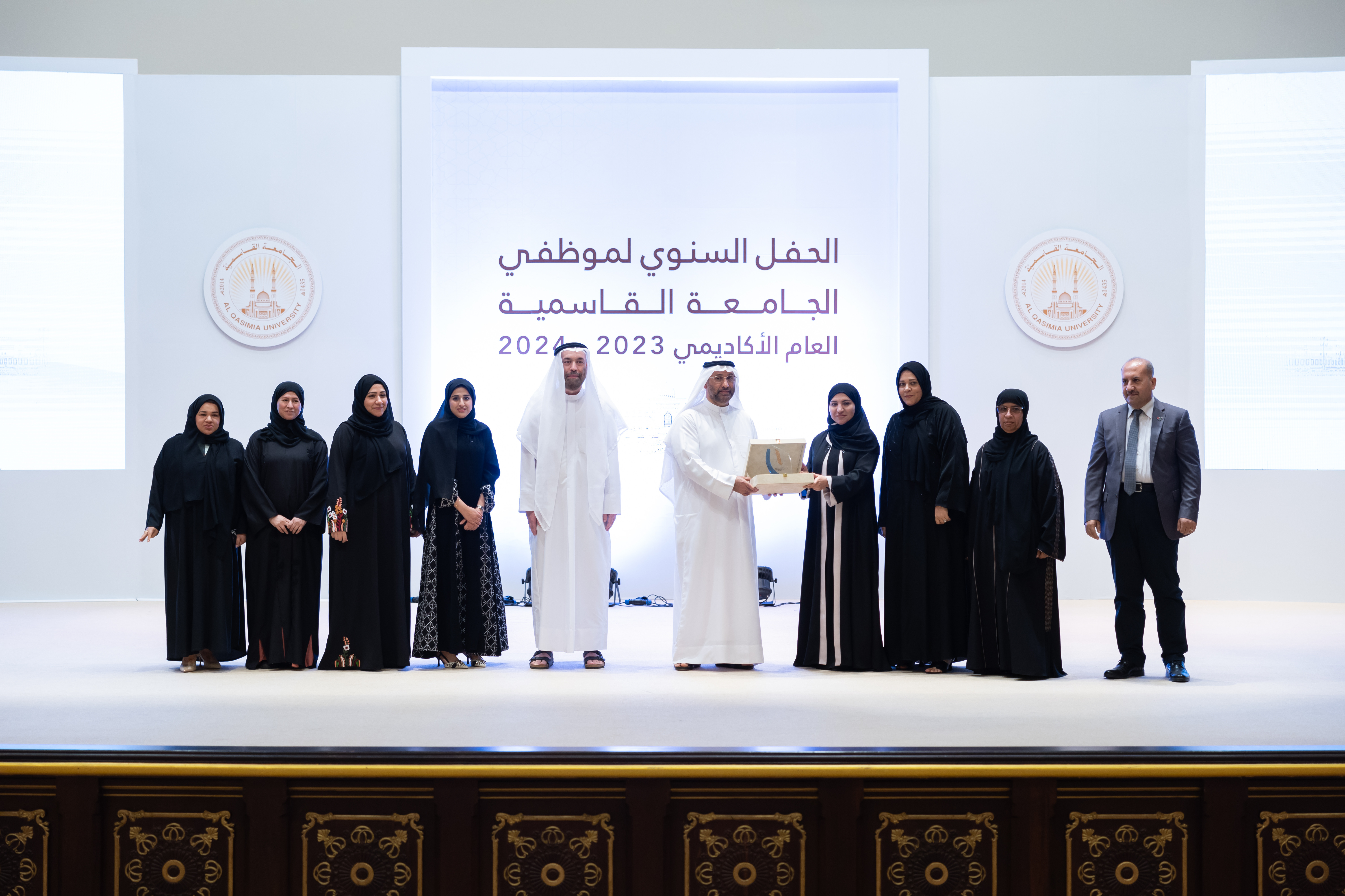الجامعة القاسمية تكرم الفائزين بجائزة الموظف المتميز في دورتها الأولى