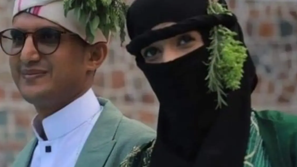 هكذا رد العريس اليمني على حملة تنمر انتقدت طريقة زفافه