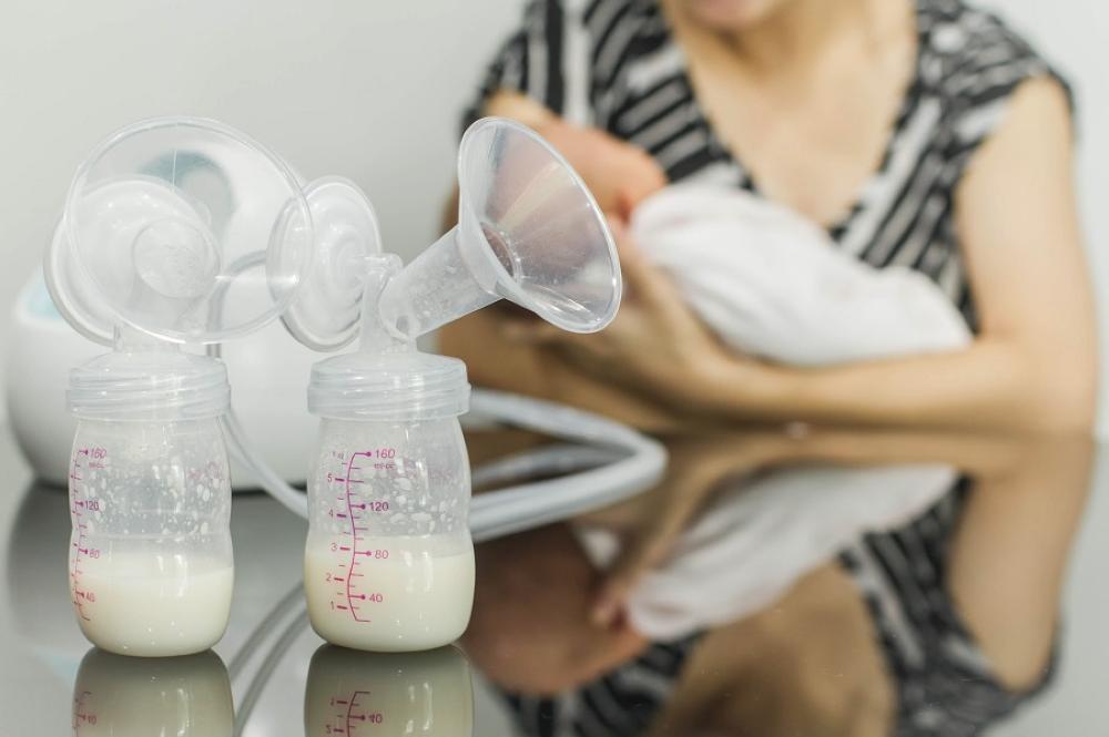 دراسة صينية: حليب الأم يحمي من الإصابة بفيروس 