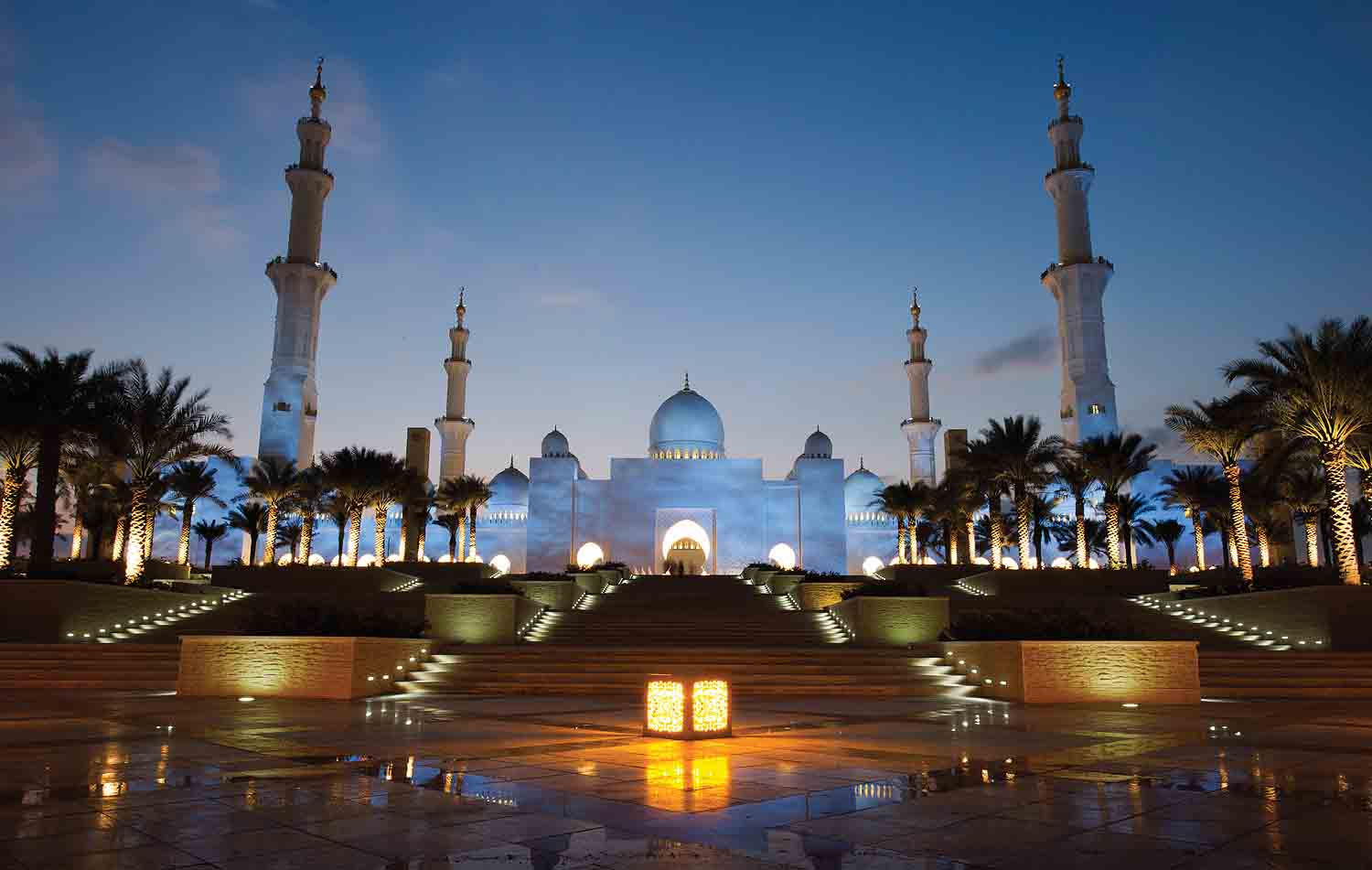 جامع الشيخ زايد الكبير الأول إقليميا والرابع عالميا ضمن فئة 