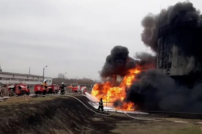 اندلاع حريق ضخم بخزان وقود في روسيا