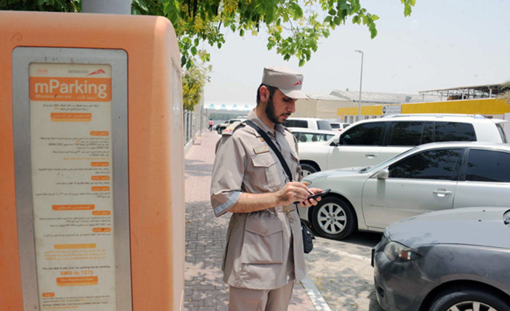 طرق دبي توقف مخالفات المواقف العامة الورقية