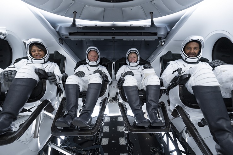 عودة رائدي الفضاء السعودييْن إلى الأرض بعد رحلة 9 أيام لمحطة الفضاء الدولية