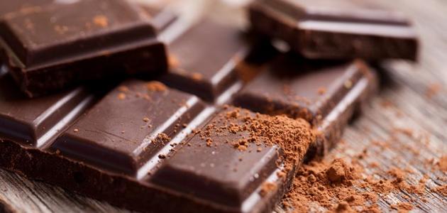 مسؤول مصري سابق يثير الجدل حول وجود مخدرات بالشوكولاتة .. ما القصة؟