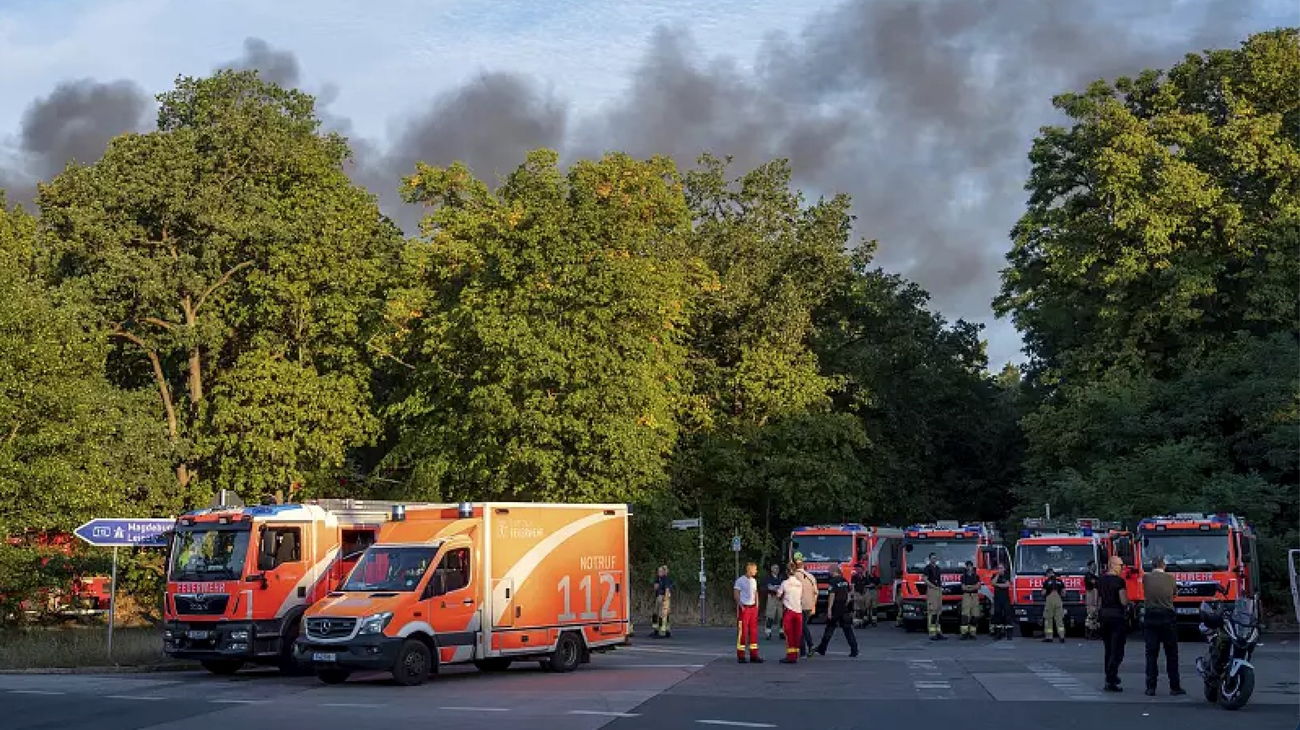 ألمانيا تكافح للسيطرة على حريق "التفجيرات" في غابة جرونيفالد