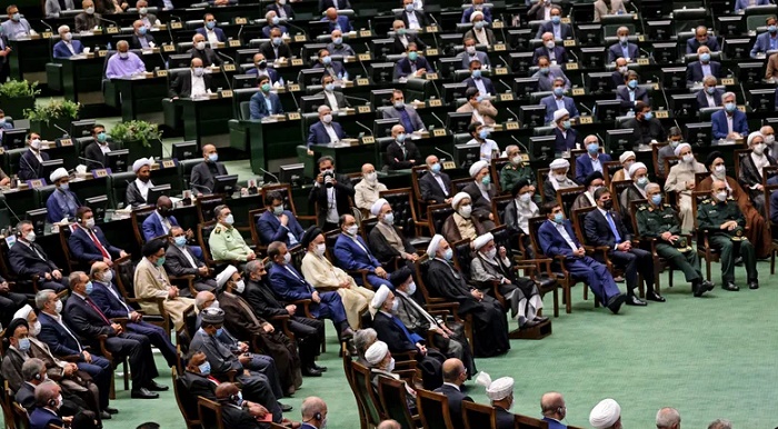 البرلمان الإيراني يعقد اجتماعا مغلقا بعد الهجوم الإسرائيلي