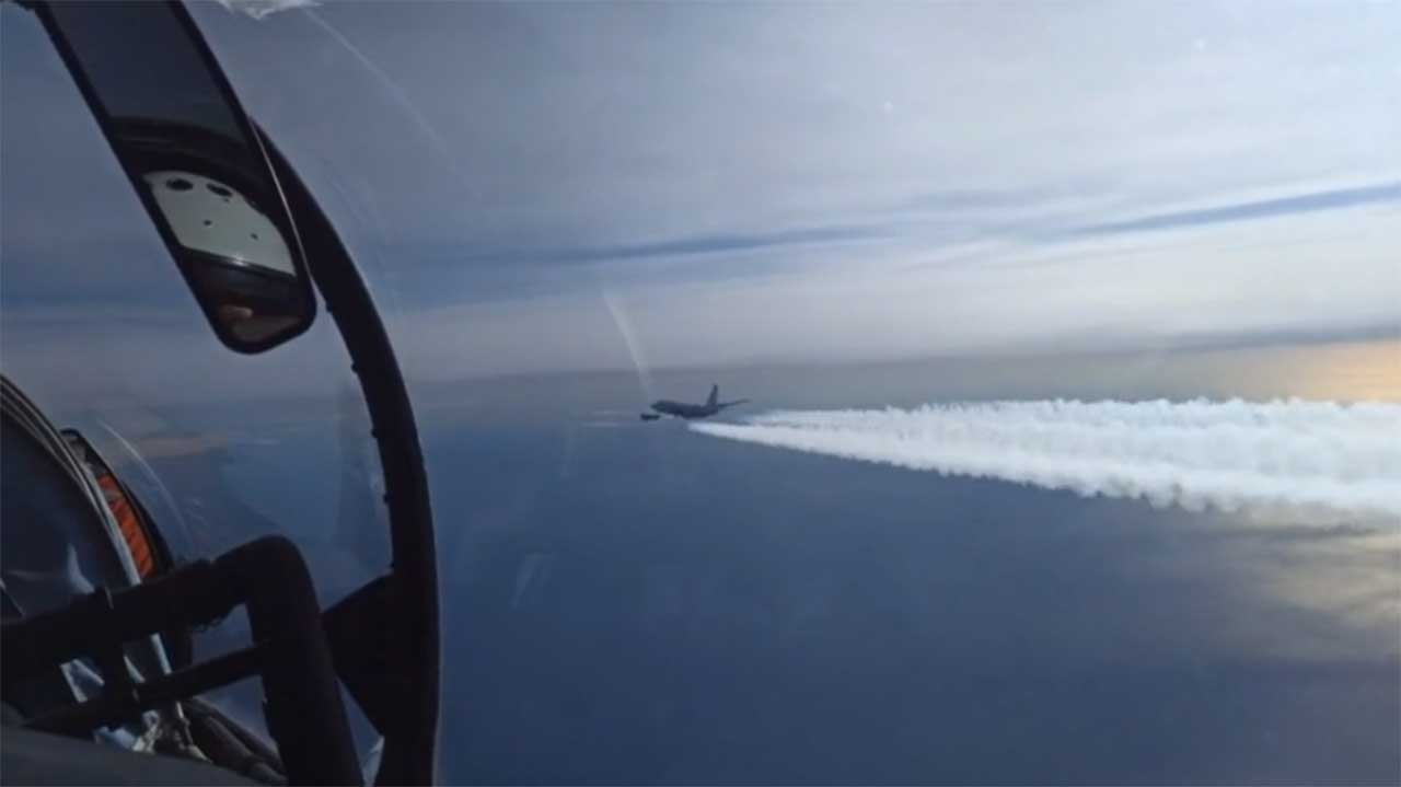 طائرة ركاب روسية تخفّض ارتفاعها لتتجنب الاصطدام بطائرة تجسس لحلف الأطلسي