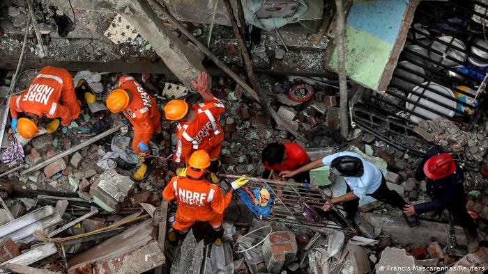 مقتل 10 أشخاص في انهيار مبنى بالهند