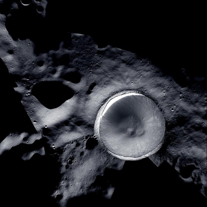صورة لم يسبق لها مثيل للقطب الجنوبي للقمر تظهر مواقع الهبوط المرشحة لرواد ناسا