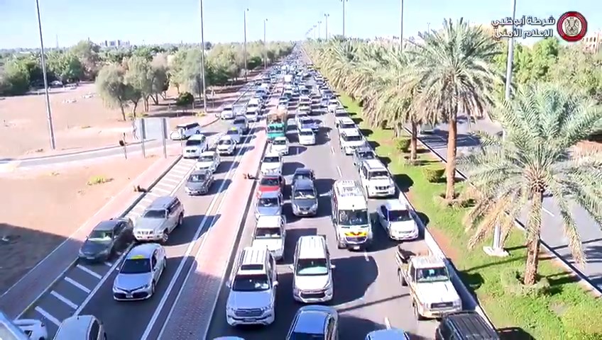 شرطة أبوظبي: إفساح الطريق لمركبات الطوارئ يضمن الاستجابة للحوادث   