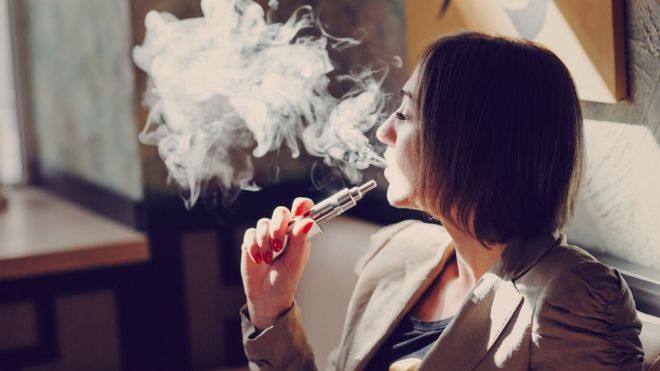 تحذير للنساء.. السجائر الإلكترونية تُزيد من خطر الإصابة بسرطان الثدي