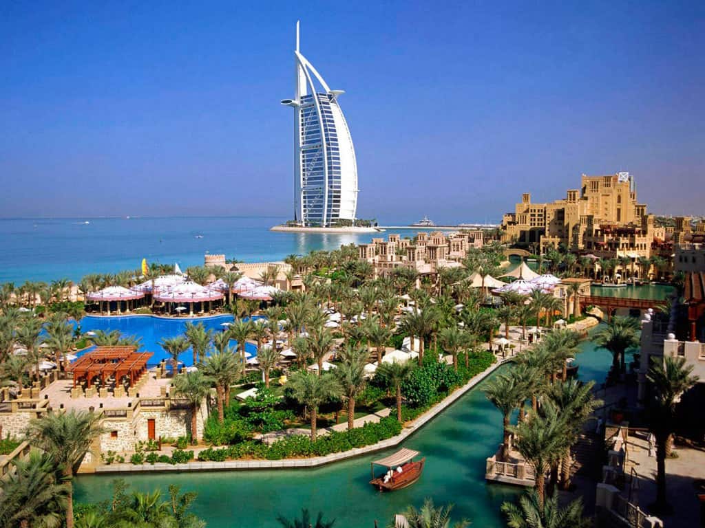 دبي تسمح بـ 8 أنشطة سياحية جديدة