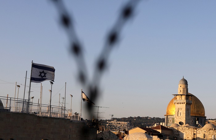 إسرائيل تغلق معبر الكرامة أمام المسافرين بين الضفة الغربية والأردن