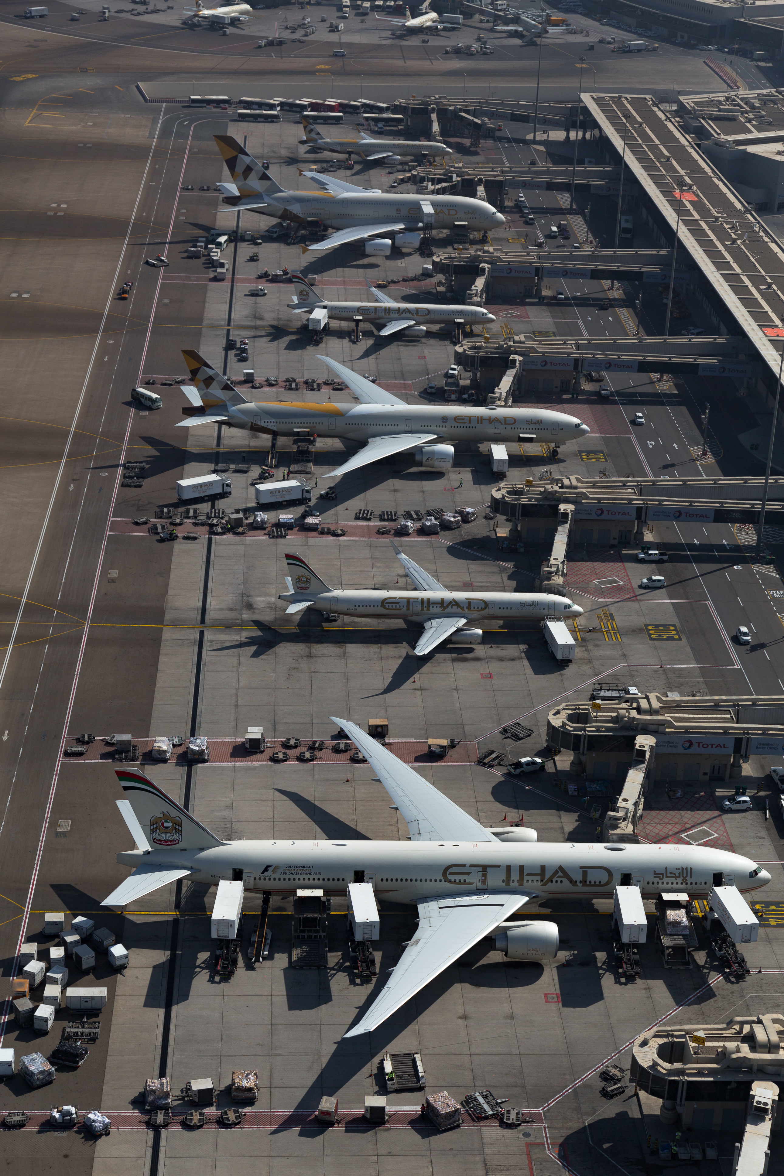 2.56 مليون مسافر عبر مطار أبوظبي خلال الربع الأول بنمو 218%