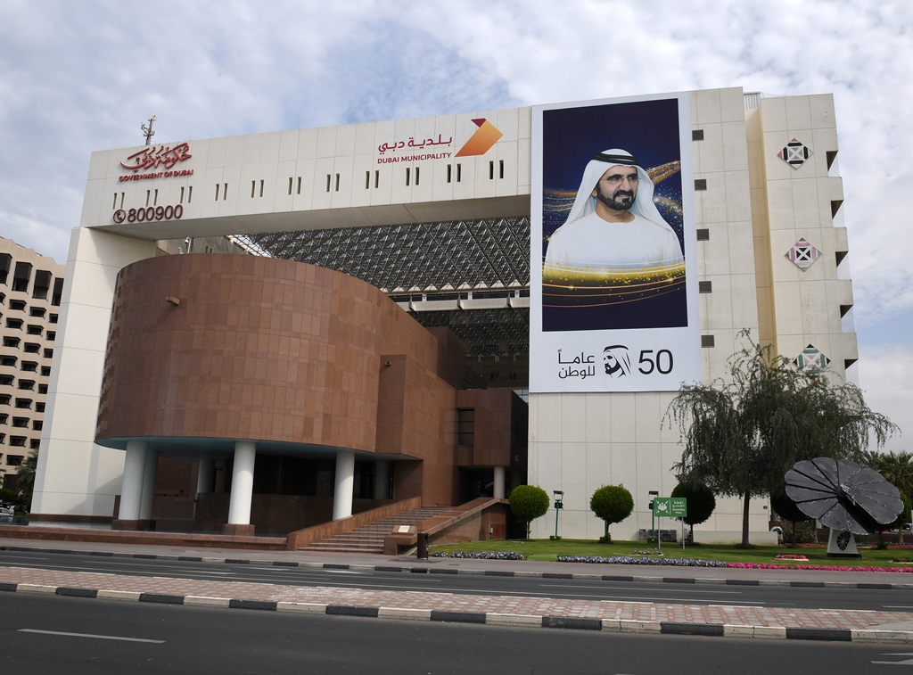 بلدية دبي تغلق مقهيين ومركزاً للياقة البدنية لعدم التزامها