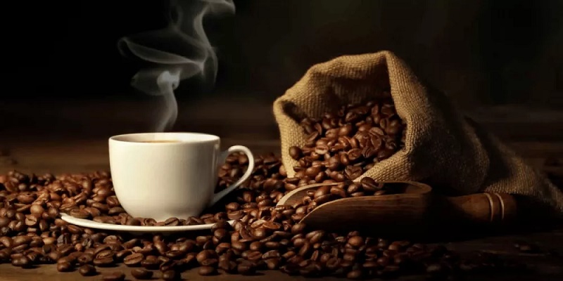 5 عادات لشرب القهوة تعرضك لمخاطر صحية.. منها إضافة السكر والكريمة