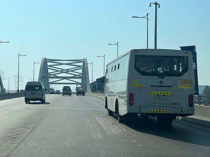 منع دخول حافلات نقل العمال خلال ساعات الذروة الصباحية إلى جزيرة أبوظبي