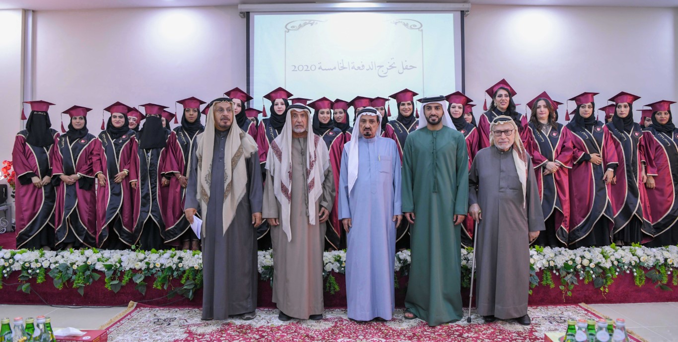 حاكم عجمان يشهد تخريج دفعة جديدة من الكلية الجامعية للأم والعلوم الأسرية