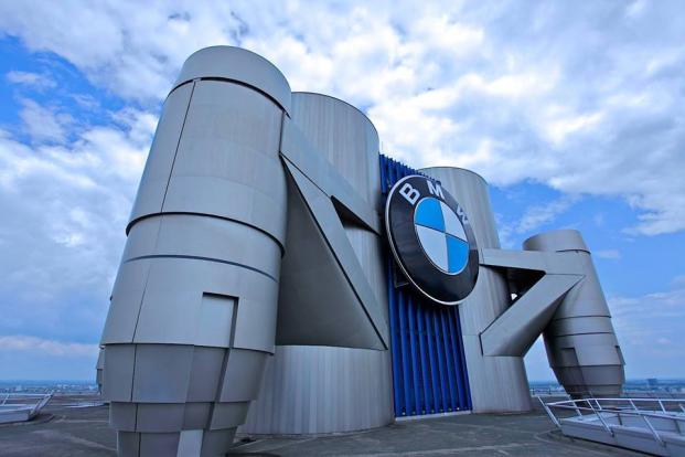 "BMW" تُخطط لزيادة نسبة السيارات الكهربائية بحلول 2030