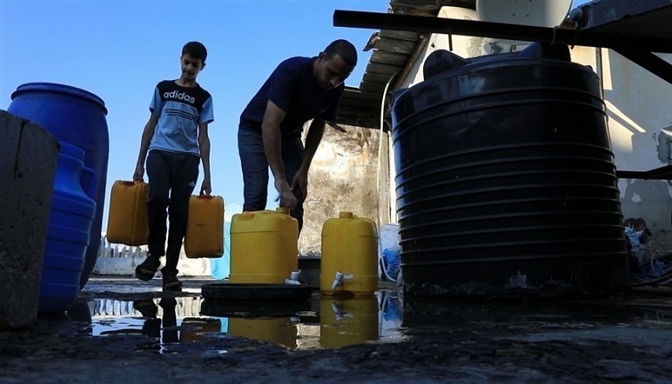 القصف الإسرائيلي يعطل النظام المائي في غزة بالكامل