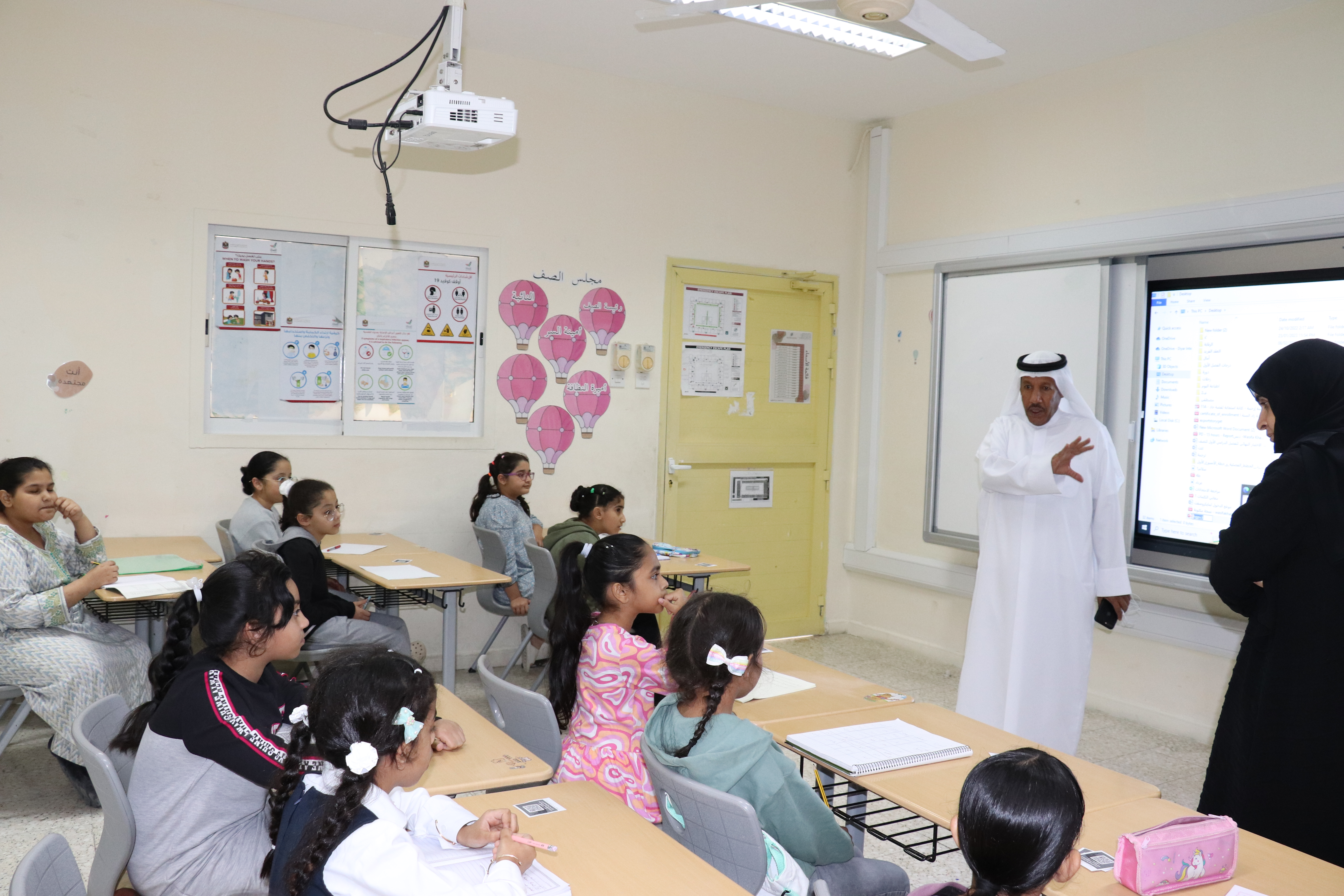 مجلس أولياء أمور الطلبة والطالبات في دبا الحصن يختتم برامجه في شهر القراءة بدورة تأهيل المستوى للطالبات في القراءة والكتابة 